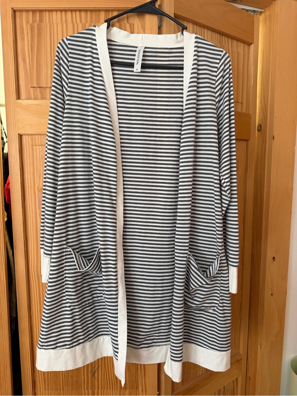 Striped Open-Front Women’s Cardigan Sweater - gray & White